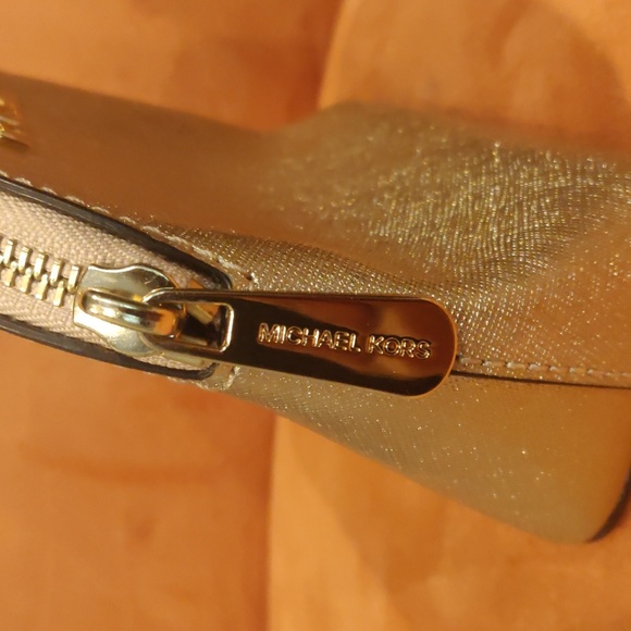 Michael Kors Cindy cosmetics bag in Gold metallic - Picture 3 of 5